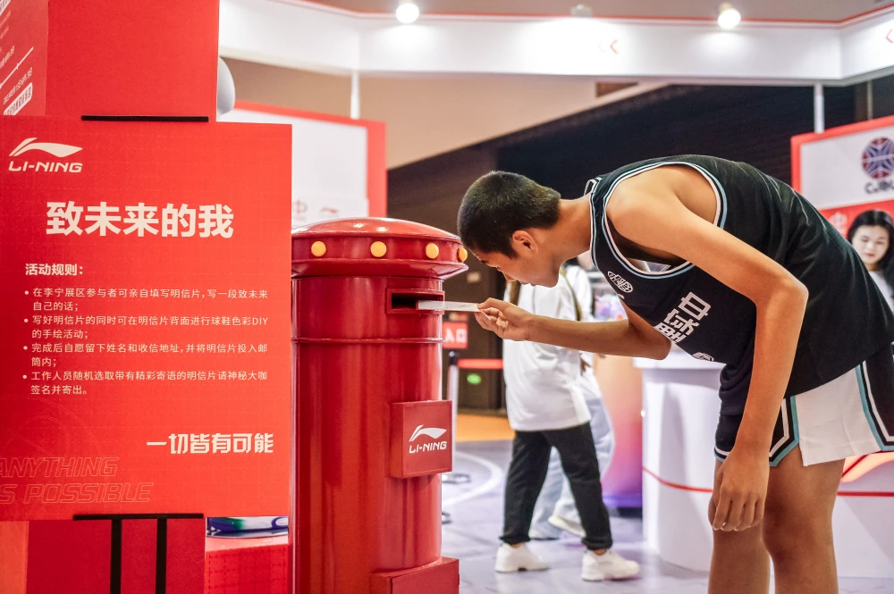 如何在篮球冬令营中加强体能训练?_0